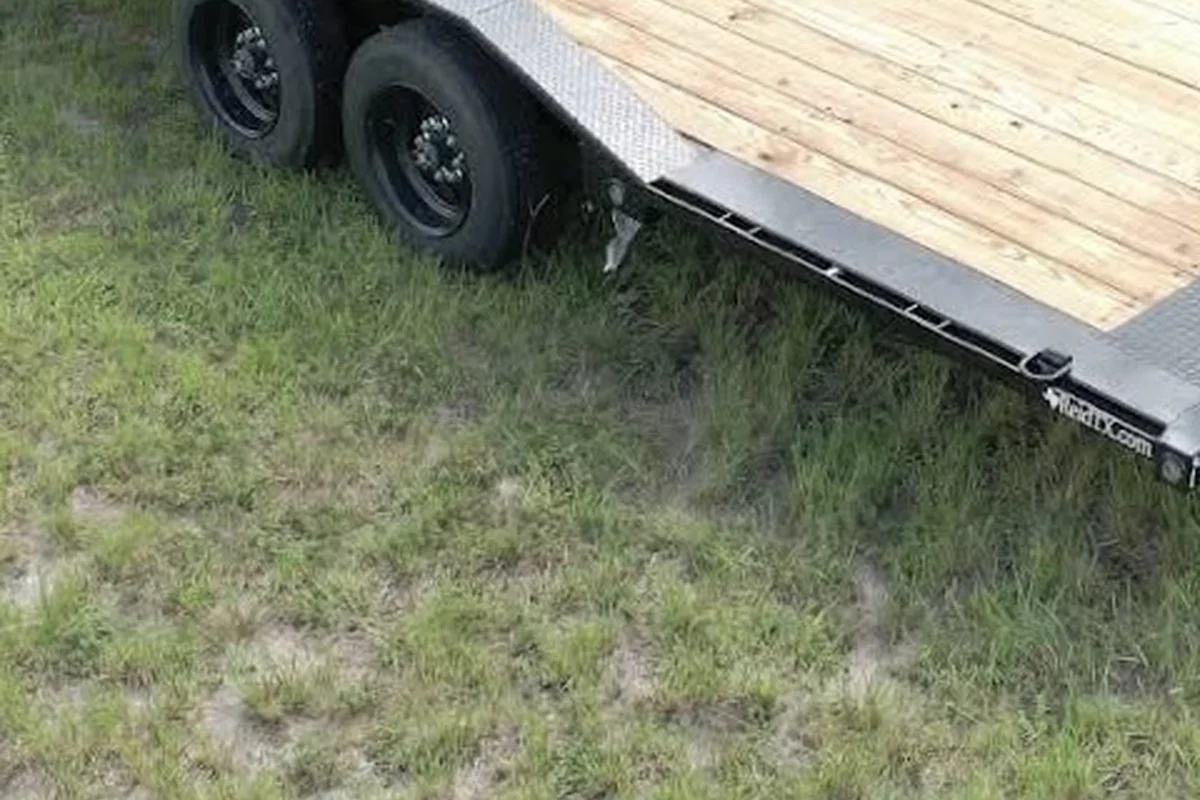 Tandem axle detail on LA Trailers Rental trailer